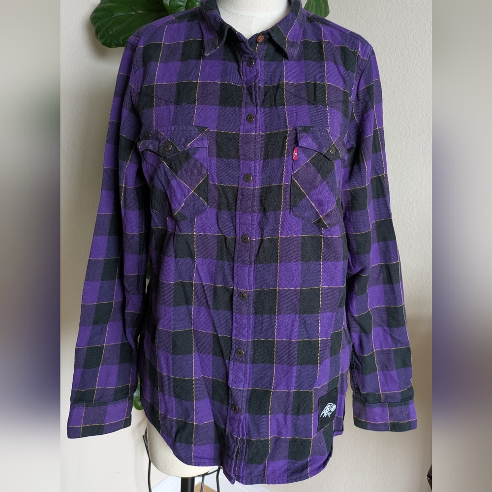Levi's/NFL Purple and Black Plaid Casual Button Down Shirt